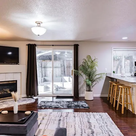 Cozy Family Home With Hot Tub And Workspace Near Portland